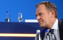 Unijni dyplomaci: "Tusk nic nie robi tylko siedzi i słucha kanclerz Merkel"