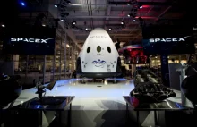 Elon Musk wyśle dwie osoby w podróż dookoła Księżyca