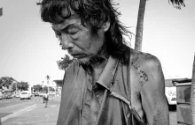 Fotografując bezdomnych odnalazła wśród nich zaginionego ojca.