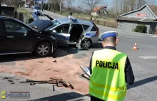 Radiowóz staranowany przez Audi - 4 policjantów w szpitalu | ZDJĘCIA