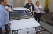 Tom Hanks dostał Fiata 126p. Maluchem jest zachwycony!