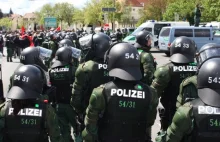 Prosto z mostu - Policjanci przeciw Merkel?