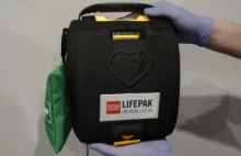 Zielona Góra: Użyli defibrylatora AED i uratowali życie.Wzięli go z autobusu MZK