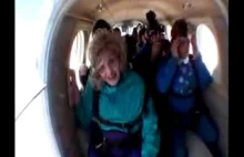 Skydive goes wrong - 80 letnia kobieta wyślizgnęła się z zabezpieczeń