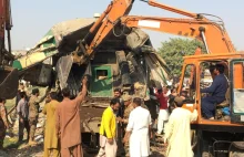 Pakistan: zderzenie pociągów w Karaczi