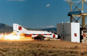 Crash test F-4