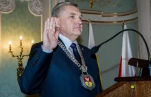 Białystok: radni PiS z zaskoczenia obniżyli pensje prezydentowi.