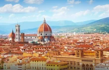 Polewanie zabytków wodą ma zniechęcić turystów "piknikujących" we Florencji