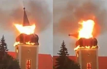 Pożar zabytkowego kościoła we Frednowach k. Iławy po uderzeniu pioruna