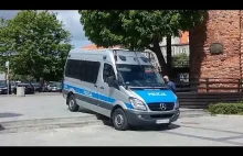 Policja jeździ po schodach