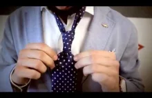 Jak łatwo można zawiązać krawat - węzeł prosty i węzeł księcia Alberta.