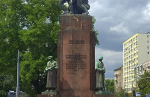 Warszawski sąd: Komunistyczne pomniki są niezgodne z Konstytucją. Rozebrać je