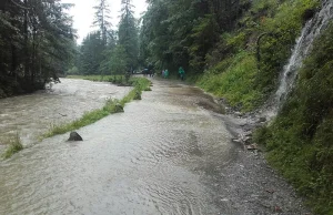 Uwaga! Na szlakach w Tatrach jest mokro i niebezpiecznie.