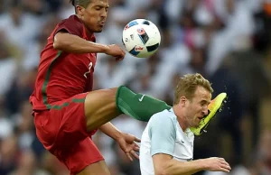 Anglia wygrała z Portugalią, Alves brutalnie zaatakował Kane'a