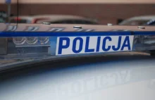 Policjanci na gorącym zatrzymali dwóch napastników, jeden z nich dusił kobietę.