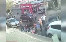 Kobieta z dzieckiem potrącona przez samochód.