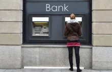 Coraz trudniej znaleźć bankomat w naszym kraju