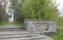 Usunięto napisy z pomnika sowieckiego generała