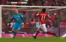 Lewandowski strzela z karnego na 3-0 w meczu z RB Lipsk - Wideo