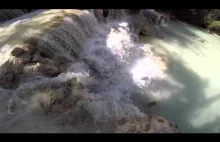 Piękne wodospady Kuang Si waterfalls w Laosie