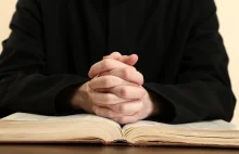 Pedofil w Kościele. Ksiądz skazany na więzienie, ponownie odprawia msze