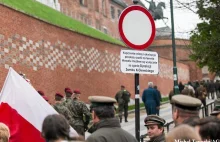 Nowy znak zakazu przy wjeździe na Wawel. Przechodnie przecierali oczy ze...