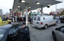 W Nowym Jorku wojsko rozdaje ludziom darmową benzynę