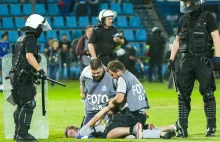 Policjanci na meczu udawali fotoreporterów „Niedopuszczalny skandal”