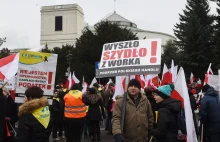 Podatek od marketów. PiS ugina się i zmieni założenia swoje sztandarowego projek