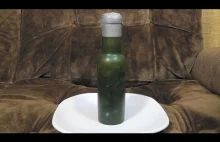 Otwieranie 130-letniej butelki z oliwą