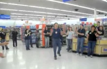 Poranna odprawa w Walmarcie