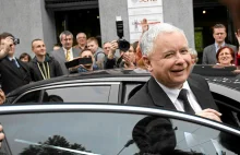 Policjant zatrzymał auto z Kaczyńskim, które jechało pod prąd. Stracił już pracę