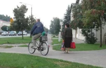 Rowerzyści masowo jeżdżą po pasach i chodnikach. Mandaty nie pomagają