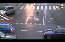 Chaos na skrzyżowaniu pod okrągłą kładką w Rzeszowie