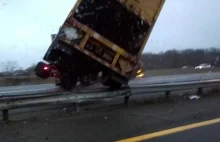 Zatrzymujesz się na autostradzie przed wypadkiem, a ciężarówka za tobą nie