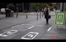 W Manchesterze testują strefy do chodzenia dla ludzi z nosami w telefonach.
