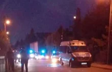 Wszedł na dach i celował bronią w przechodniów. Akcja policji w Radwanicach