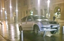 Słupki przy ul. Piotrkowskiej w Łodzi masakrują samochody