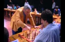 szachy symult.: Kasparow pokonuje 30 graczy