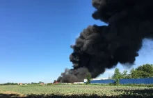 Pożar w Piekarach Śląskich. Płonie składowisko makulatury