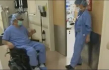Ten chirurg jest sparaliżowany od pasa w dół, ale dalej operuje.
