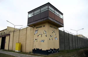 Wolność to stan umysłu - mural na ogrodzeniu Aresztu Śledczego w Lublinie