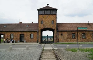 Muzeum Auschwitz oskarżone o "przepisywanie historii"