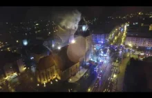 Film z nocnej akcji straży pożarnej na katedrze w Gorzowie z drona
