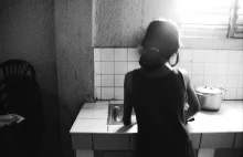 Kolumbijski gang porywa dziewczynę i wystawia jej dziewictwo na aukcji [ENG]
