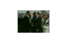 Jak Obama wita się z kumplami...