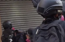 Policjant w Hongkongu strzela do protestującego