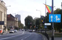 Ktoś zerwał tęczowe flagi z ulic Poznania, którymi przejdzie Marsz Równości