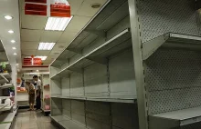 Bijatyka o jedzenie w supermarkecie. Kobieta stratowana na śmierć, 75 rannych