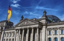 Nazistowski salut przed Reichstagiem. Wysoka grzywna dla chińskich turystów